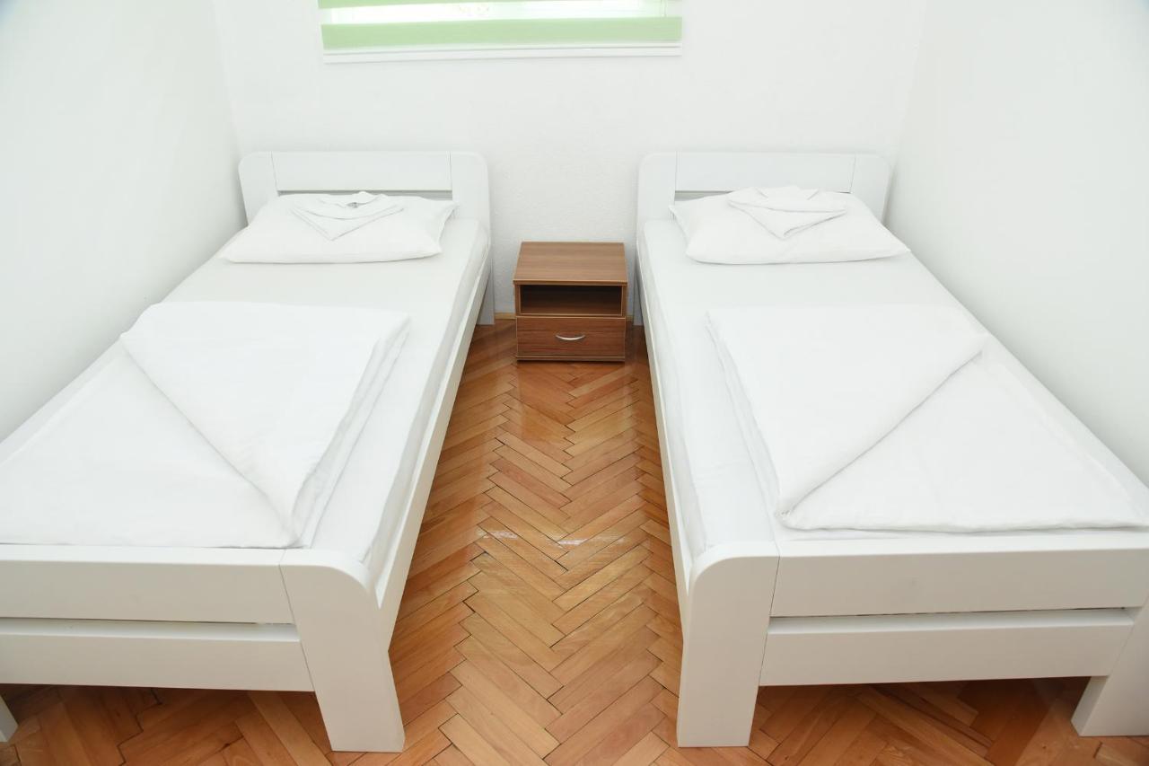 Np Sutjeska Paviljon A Hotel Tjentiste Eksteriør billede