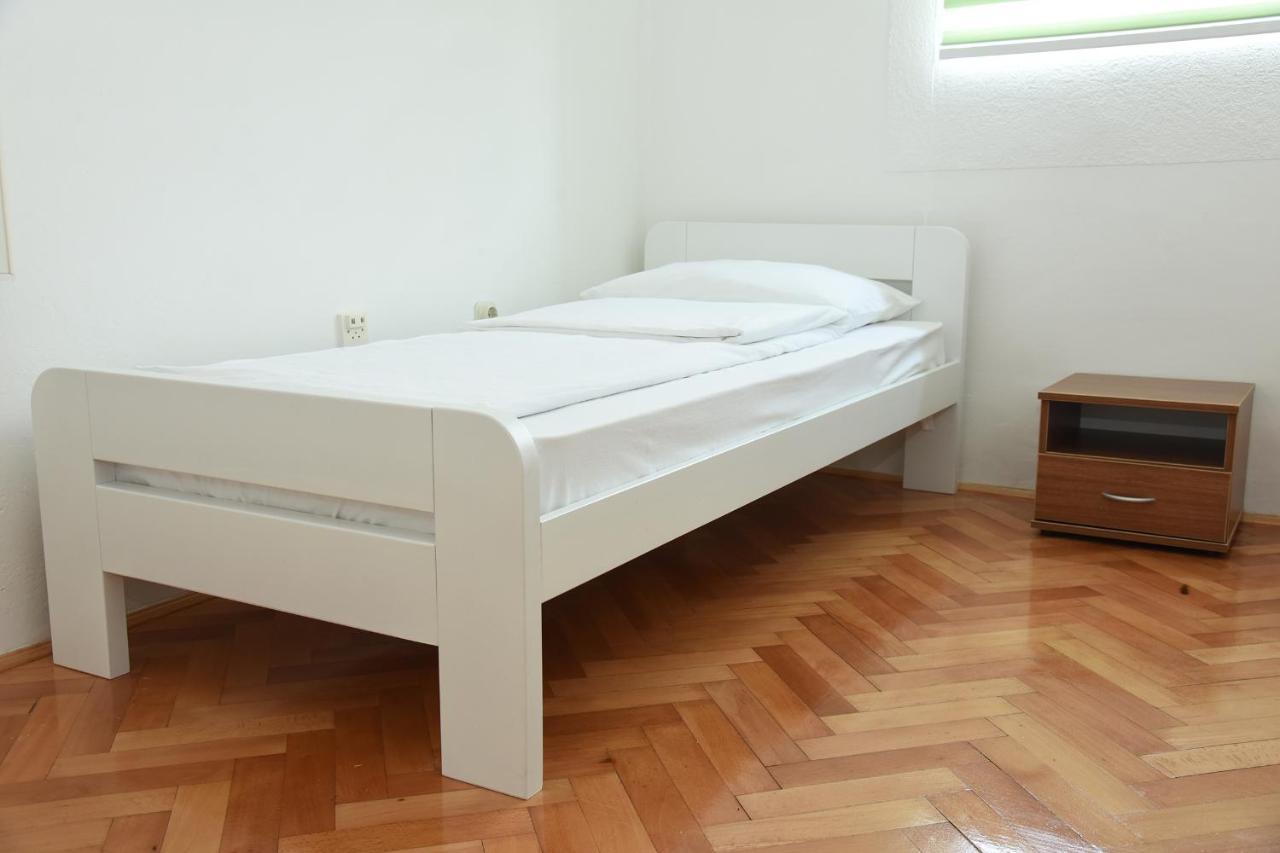 Np Sutjeska Paviljon A Hotel Tjentiste Eksteriør billede