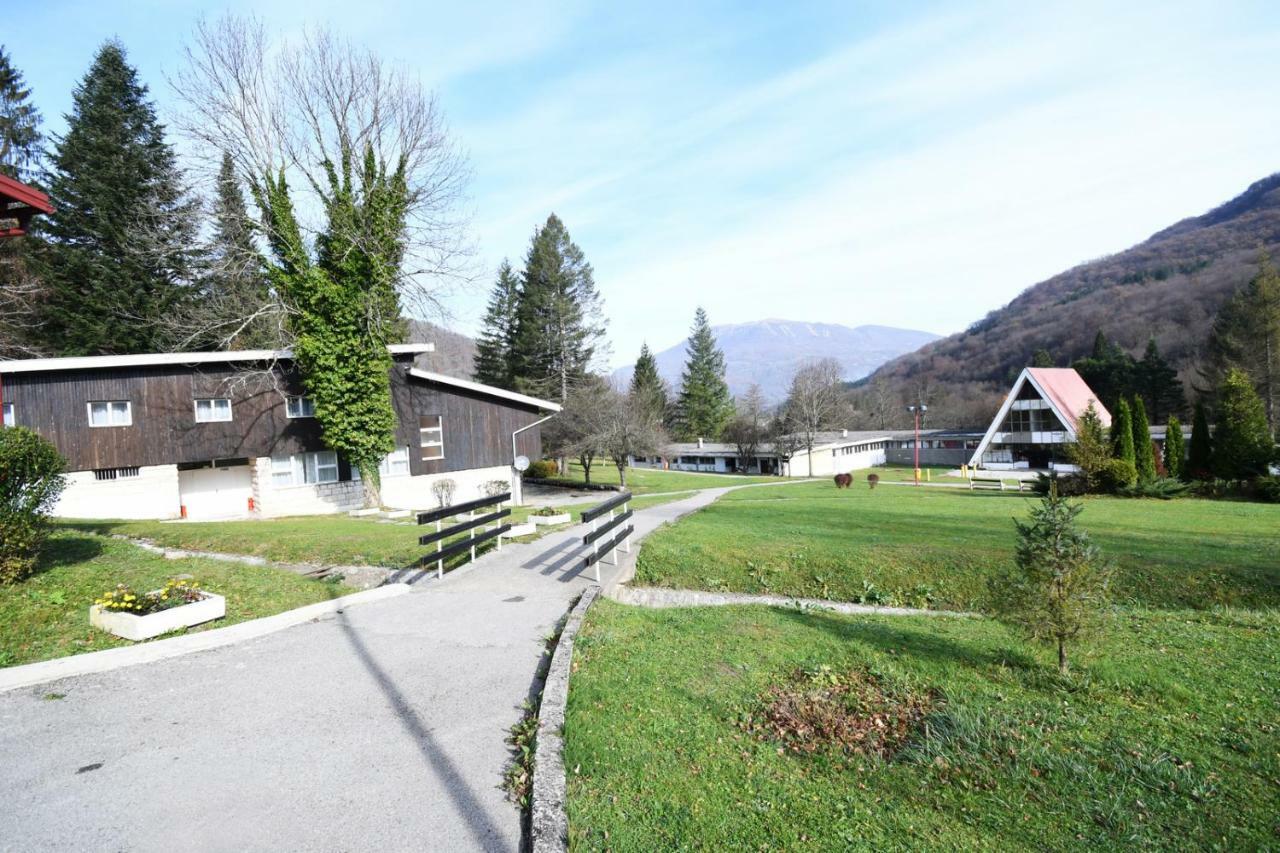 Np Sutjeska Paviljon A Hotel Tjentiste Eksteriør billede