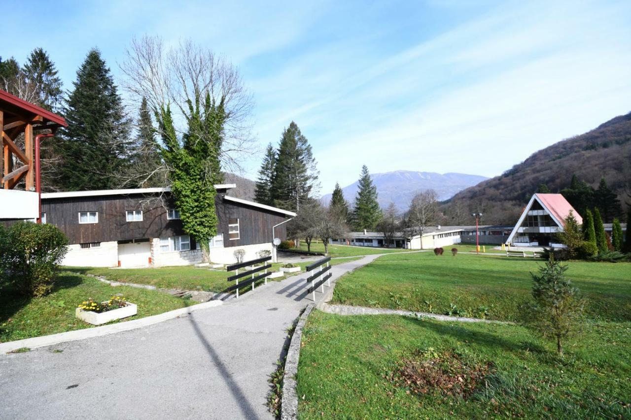 Np Sutjeska Paviljon A Hotel Tjentiste Eksteriør billede